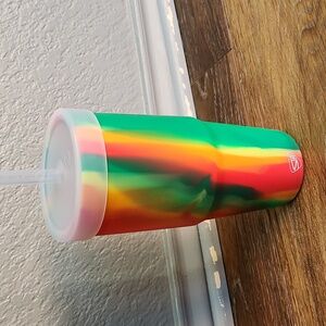 NWOT Silipint 32 oz Straw Tumbler Hibiscus Green Red Orange Yellow